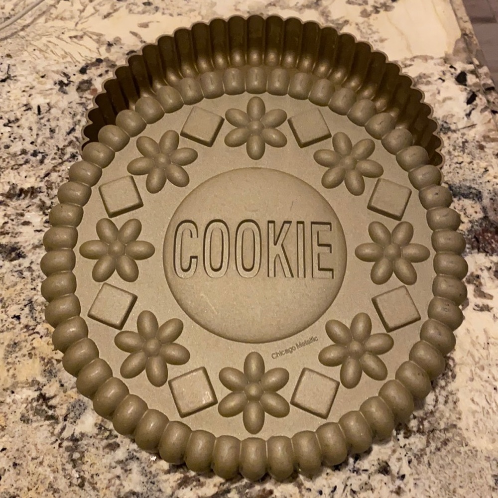 Cake Pans Oreo Form Chicago Metallic purchased from Williams Sonoma